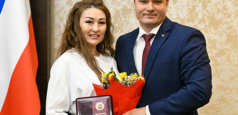 Актрисе театра Топанова  Алисе Толмачевой присвоено почетное звание «Заслуженный артист Республики Хакасия»