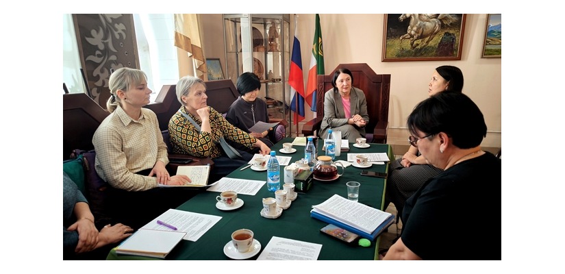 Мастерицы из творческого объединения «Войлок Хакасии» создадут большой ковер, который представят на национальном празднике Тун пайрам