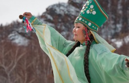 В театре «Читiген» стартует цикл обрядовых программ «Чыл пазы»: артисты ансамбля «Айланыс» научат детей встречать хакасский Новый год