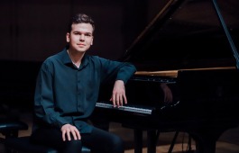 В столице Хакасии прозвучат шедевры русской фортепианной музыки