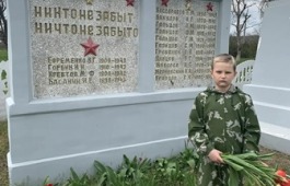 Юный житель села Провалье в ЛНР присоединился к межрегиональной акции «Память в кадре»