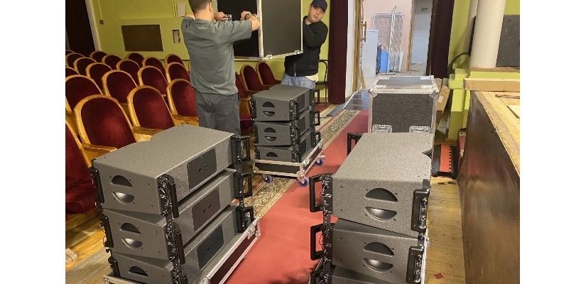 В рамках нацпроекта «Семья» Центр имени Кадышева установил в большом зале новое звуковое оборудование