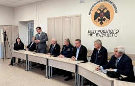 Участники патриотической акции «Дорогами Победы» встретились с учениками профильного класса РВИО