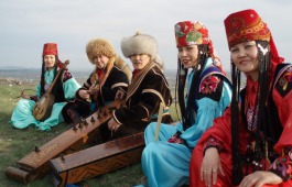 Артисты ансамбля «Айланыс» расскажут о национальных инструментах в  телепроекте «Загадочная Хакасия»