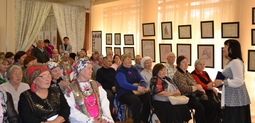 «Роняет осень листья золотые…» - День пожилого человека в главном музее Хакасии