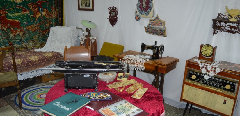 В Хакасии открылась выставка «Романтические 60-е…»