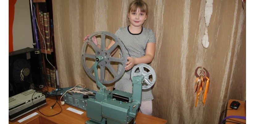 «Ночь искусств» в Хакасии: Абаканцы вечеровали со сказочными куклами под старые диафильмы