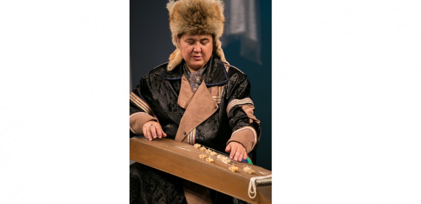 Эпос «Айдолай» в исполнении Кучен Ай Чарых Сайын услышит сегодня Зал каменных изваяний