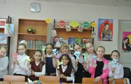 В Хакасской республиканской детской библиотеке продолжает работу клуб «Умелые ручки»