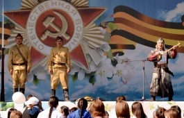 9 мая артисты театра «Читiген» исполнят на Первомайской площади песни военных лет