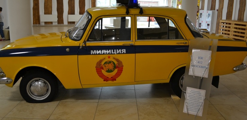 В Республиканском музейно-культурном центре проходит выставка ретро-автомобилей
