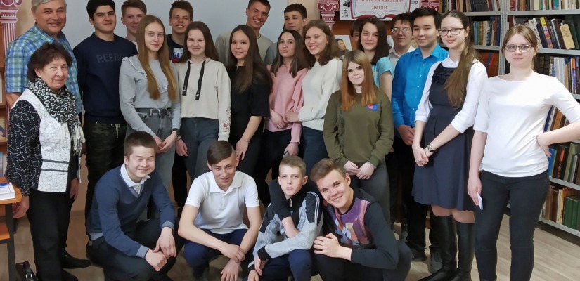 Подростки Хакасии встретились с писателем Юрием Черчинским