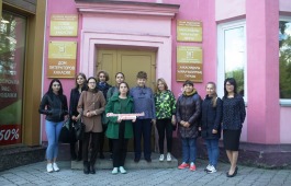 Студенты Минусинского колледжа культуры и искусства посетили с экскурсией одно из памятных мест Абакана – квартиру Николая Доможакова