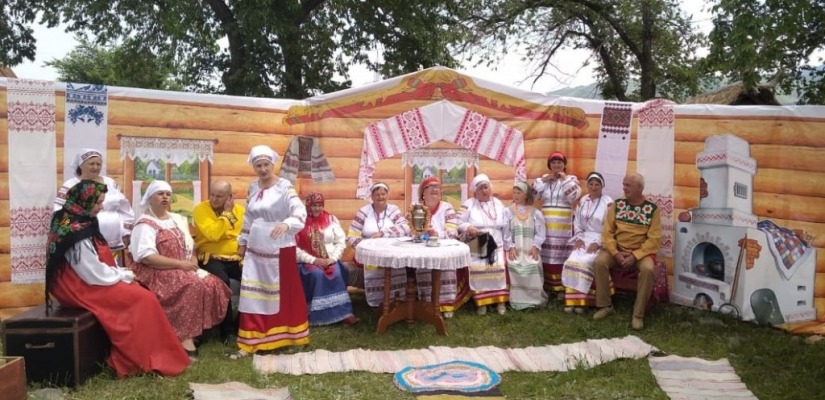 Победителем конкурса «Старина земли родной-2019» стал  народный ансамбль песни и танца «Цвети, Сибирь!»  из Алтайского района
