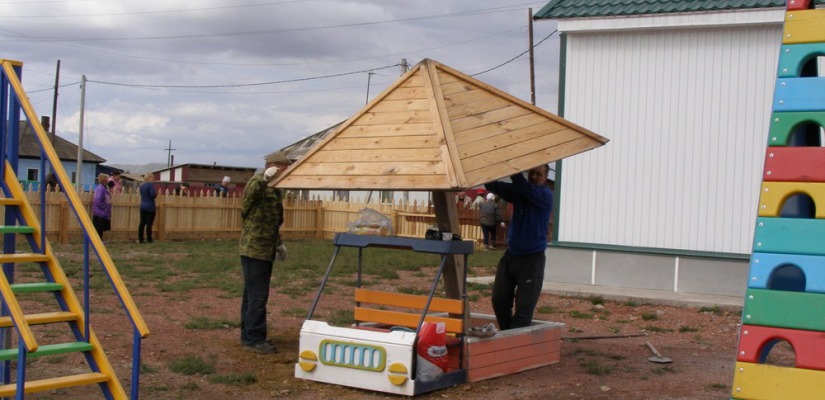 В деревне Заря прошел субботник с участием работников культуры Хакасии