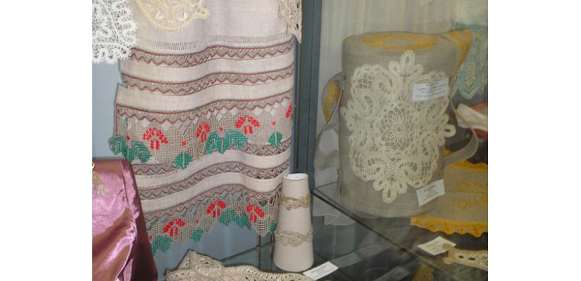 В Национальной библиотеке им. Н.Г. Доможакова пройдет творческая встреча с мастерами кружевоплетения