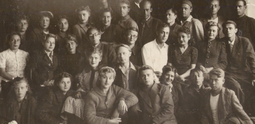 10 октября Русский драматический театр имени М. Ю. Лермонтова дал свой первый спектакль