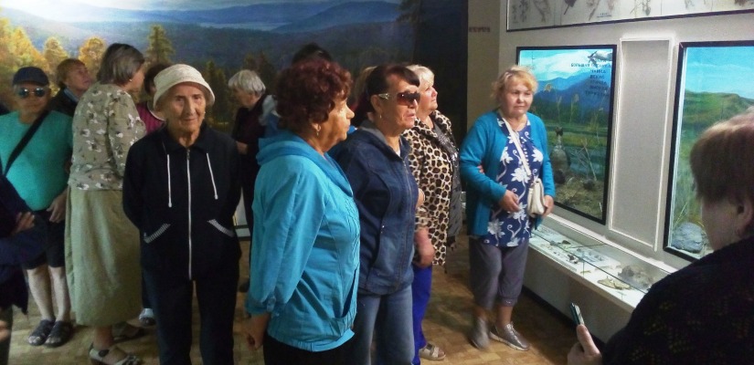 Республиканская библиотека для слепых организовала экскурсию для членов Черногорской местной организации Всероссийского общества слепых