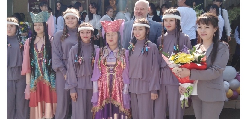 Хакасская республиканская национальная детская школа искусств открыла новый учебный год
