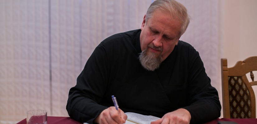 Главная библиотека Хакасии приглашает на встречу с православным писателем из Симферополя