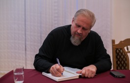Главная библиотека Хакасии приглашает на встречу с православным писателем из Симферополя