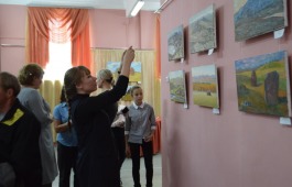 По районам Хакасии продолжается экспозиция работ участников Всероссийского пленэра художников