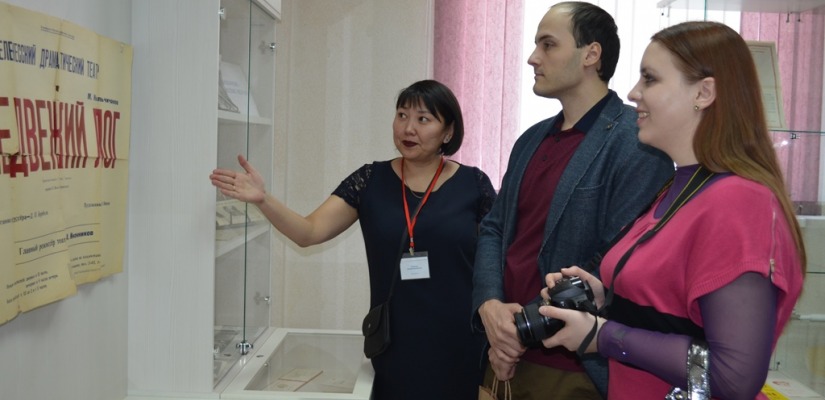 Национальная библиотека Хакасии приглашает на выставку, посвященную Михаилу Кильчичакову