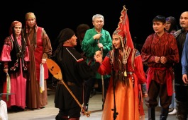 Красота и поэзия, воплощенная в спектакле «Ахол» театра «Читiген»