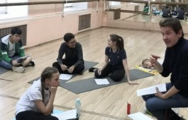 Юные театралы Хакасии проходят обучение у именитого актера театра и кино