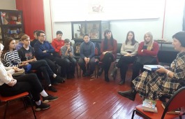 «Читаем вместе»: Светлана Окольникова познакомила школьников Хакасии с известнейшим романом