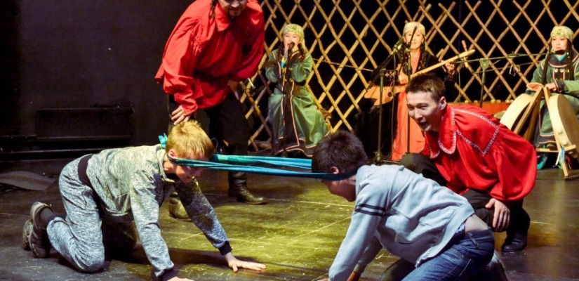 Лучшую коллекцию народных сказок и преданий представят во время летних каникул артисты Хакасского национального театра имени А.М.Топанова