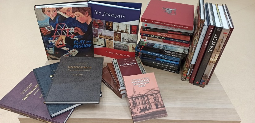 Русский музей поделился книгами с главным музеем Хакасии