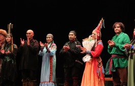 Председатель Правительства Республики Калмыкия поблагодарил Хакасский театр драмы и этнической музыки «Читiген»