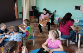 Педагоги  национальной детской школы искусств выступили с мастер – классом в детском саду
