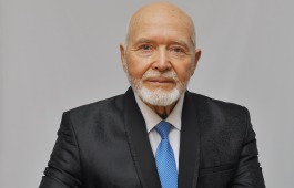 Юрий Иванов удостоен Литературной премии Главы Хакасии имени Моисея Баинова