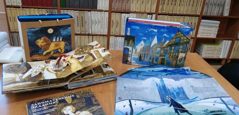 Новое поступление иллюстрированных книг для маленьких читателей Хакасской республиканской библиотеки для слепых