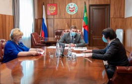 Министр культуры Хакасии представила доклад об итогах 2021-го и планах на 2022 год главе республики