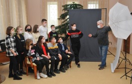 В Национальном центре имени С.П. Кадышева юные фотолюбители прошли мастер-класс «Портретная фотография»