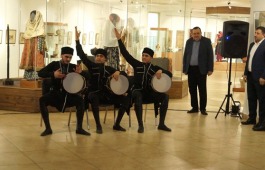 В Хакасском музее открыли выставку «Седой Каспий» из Дагестана